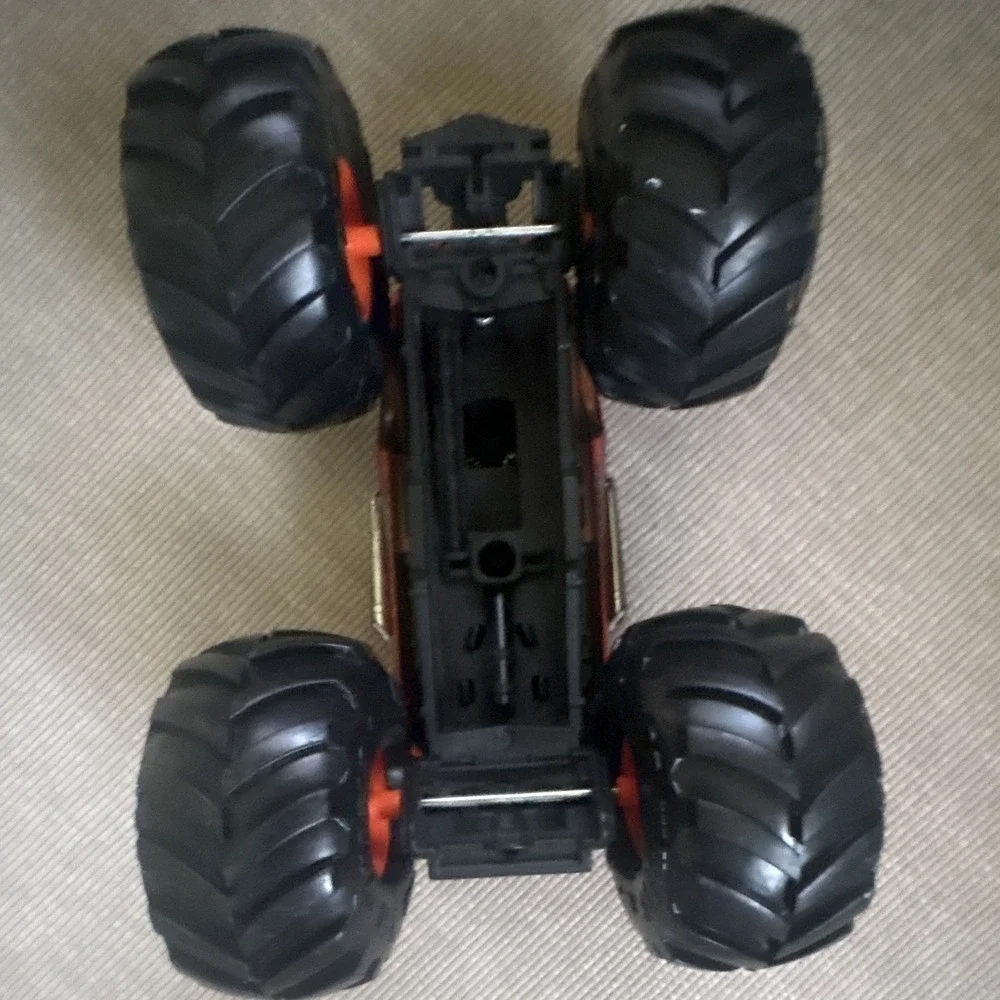 Hot Wheels Monster Trucks Twin Mill 1:24 Diecast Orange Vehicle GBV27 2018